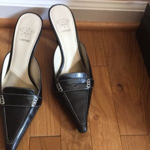 Women open back shoe